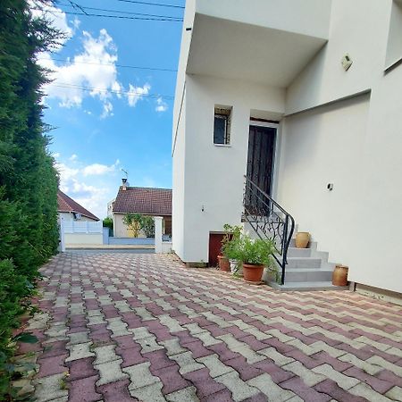 Appartement Meuble Avec Deux Chambres Moulins  Buitenkant foto