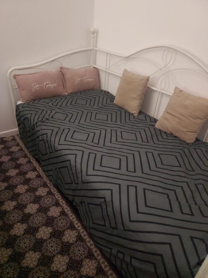 Appartement Meuble Avec Deux Chambres Moulins  Buitenkant foto