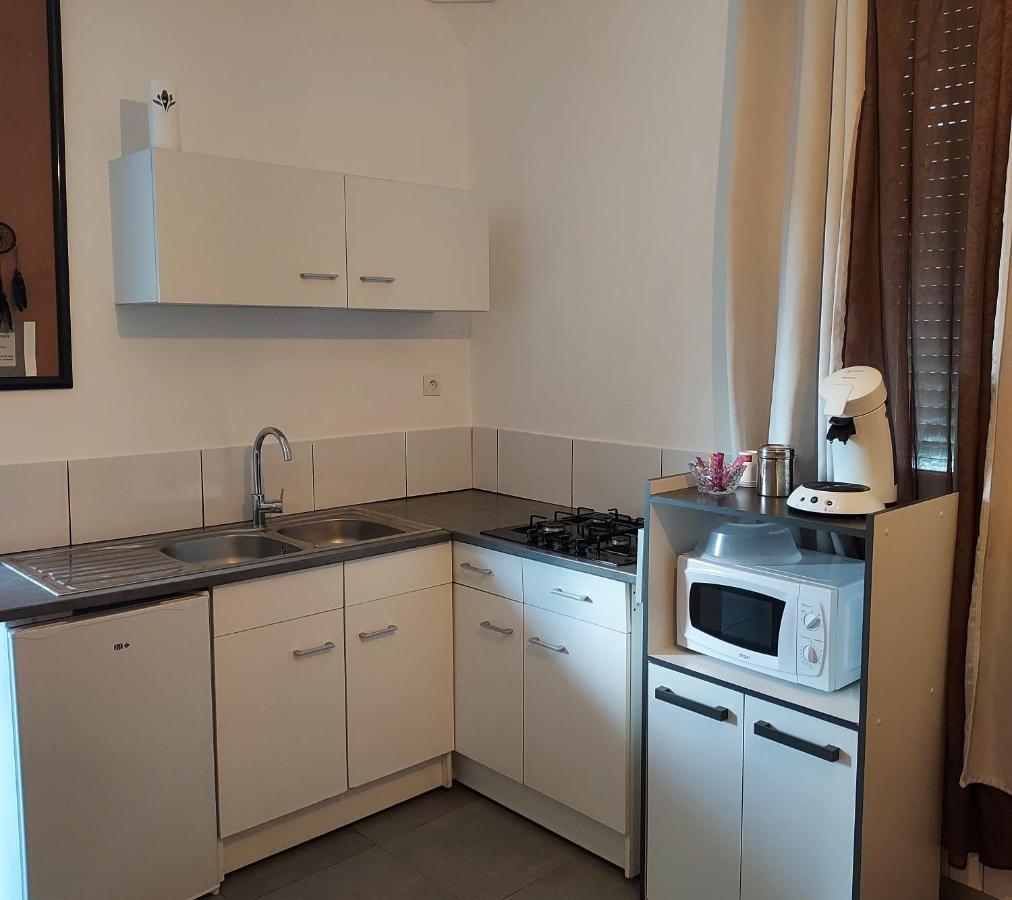 Appartement Meuble Avec Deux Chambres Moulins  Buitenkant foto