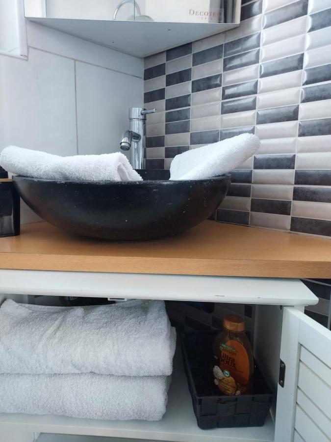 Appartement Meuble Avec Deux Chambres Moulins  Buitenkant foto