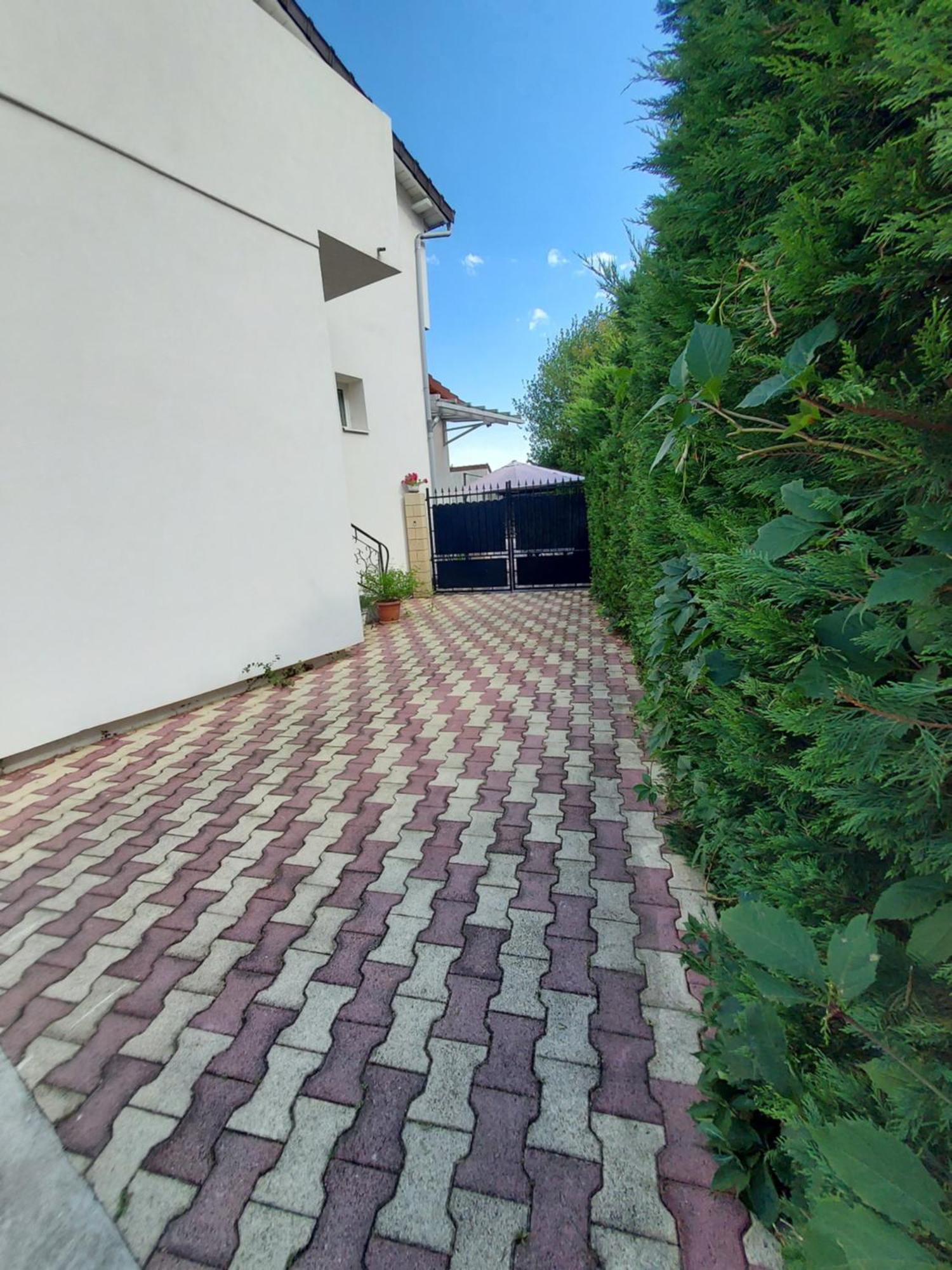 Appartement Meuble Avec Deux Chambres Moulins  Buitenkant foto